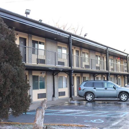 Travelodge By Wyndham Livonia Canton Novi Detroit Area מראה חיצוני תמונה