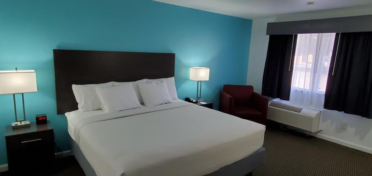 Travelodge By Wyndham Livonia Canton Novi Detroit Area מראה חיצוני תמונה