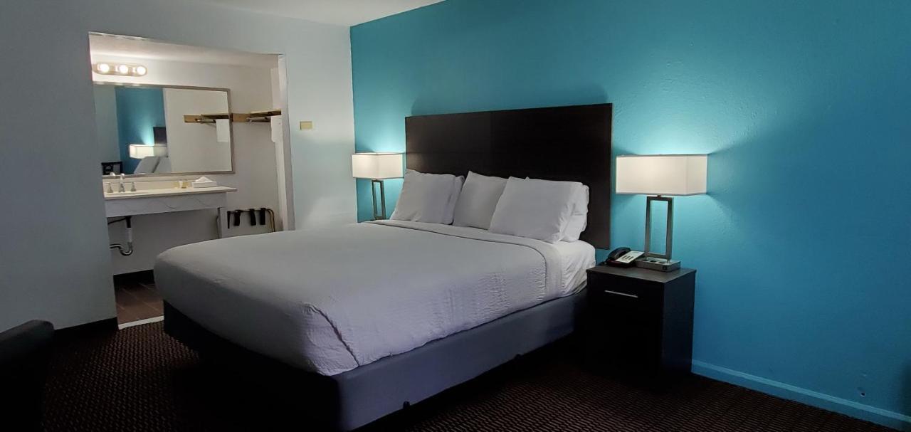 Travelodge By Wyndham Livonia Canton Novi Detroit Area מראה חיצוני תמונה