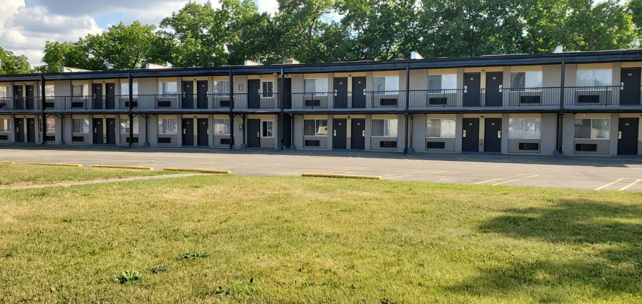 Travelodge By Wyndham Livonia Canton Novi Detroit Area מראה חיצוני תמונה