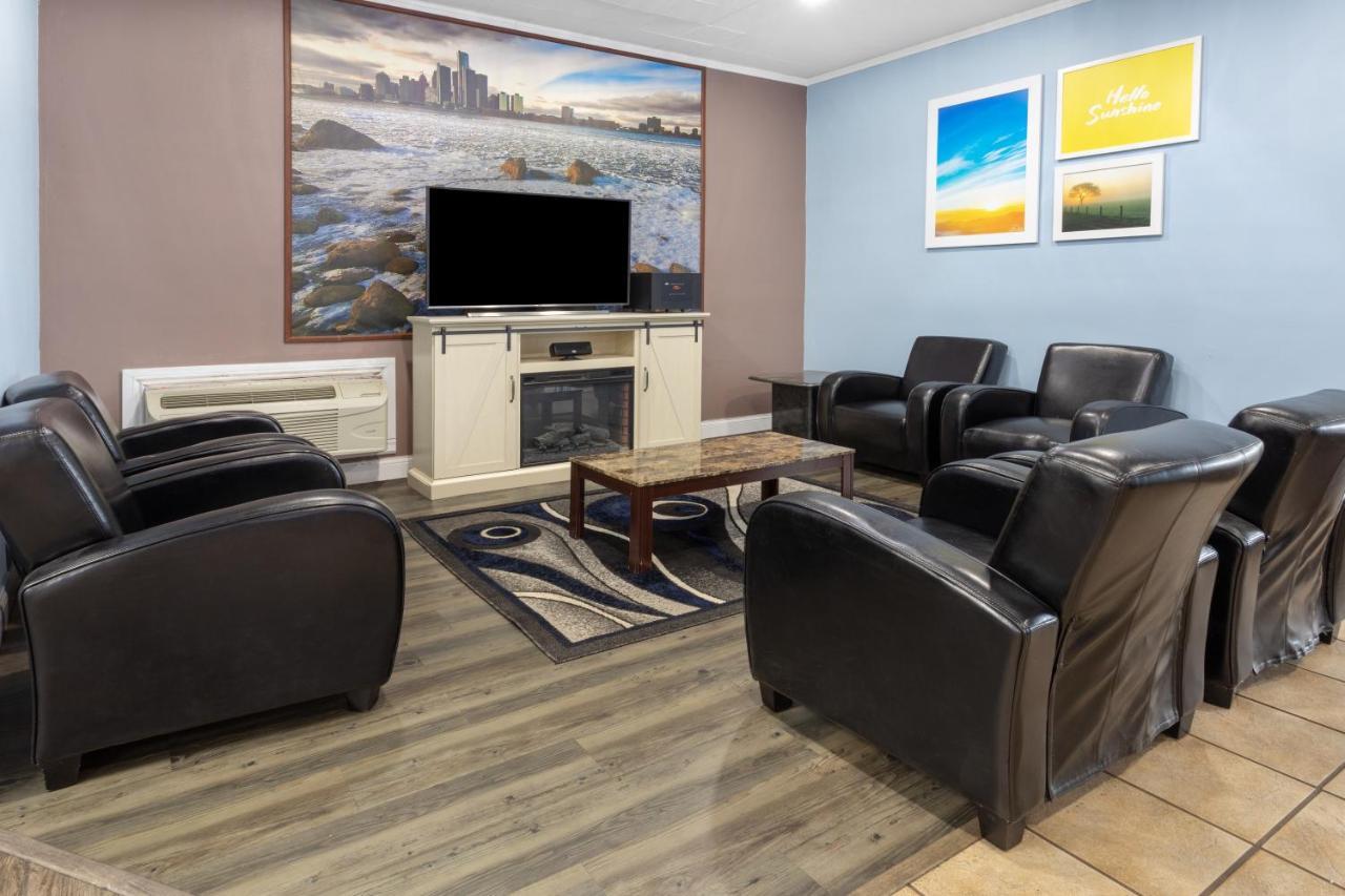 Travelodge By Wyndham Livonia Canton Novi Detroit Area מראה חיצוני תמונה