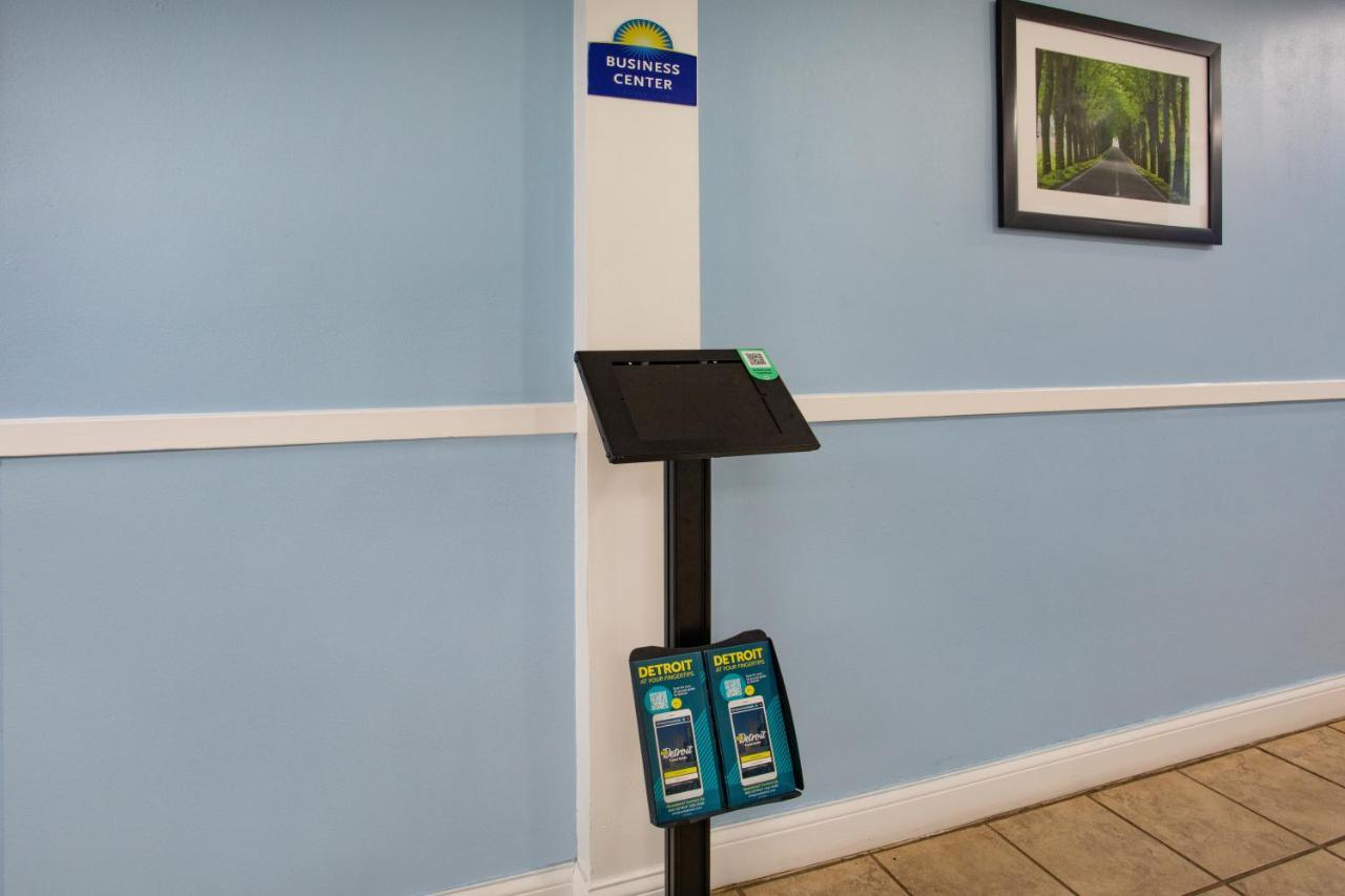 Travelodge By Wyndham Livonia Canton Novi Detroit Area מראה חיצוני תמונה