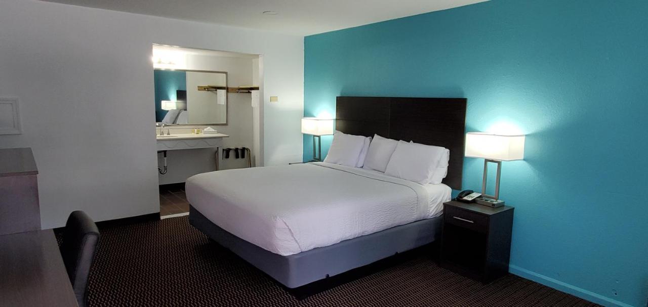 Travelodge By Wyndham Livonia Canton Novi Detroit Area מראה חיצוני תמונה