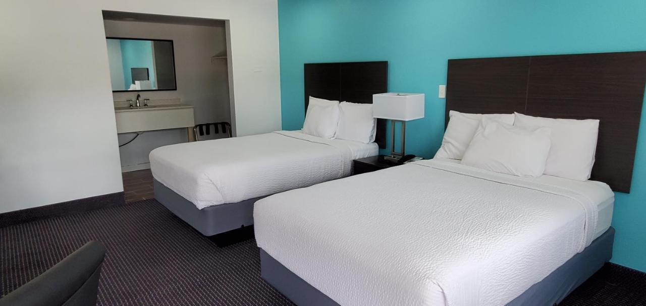 Travelodge By Wyndham Livonia Canton Novi Detroit Area מראה חיצוני תמונה