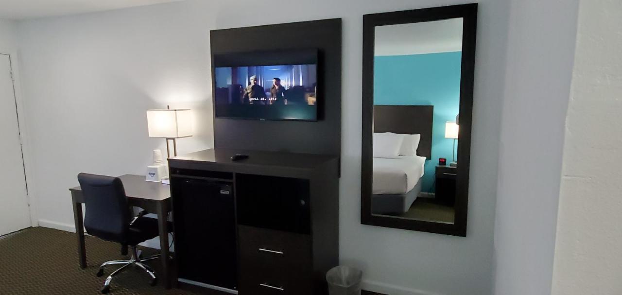 Travelodge By Wyndham Livonia Canton Novi Detroit Area מראה חיצוני תמונה