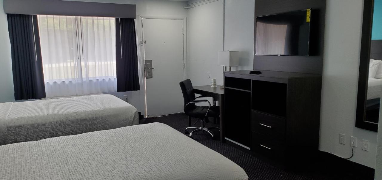 Travelodge By Wyndham Livonia Canton Novi Detroit Area מראה חיצוני תמונה