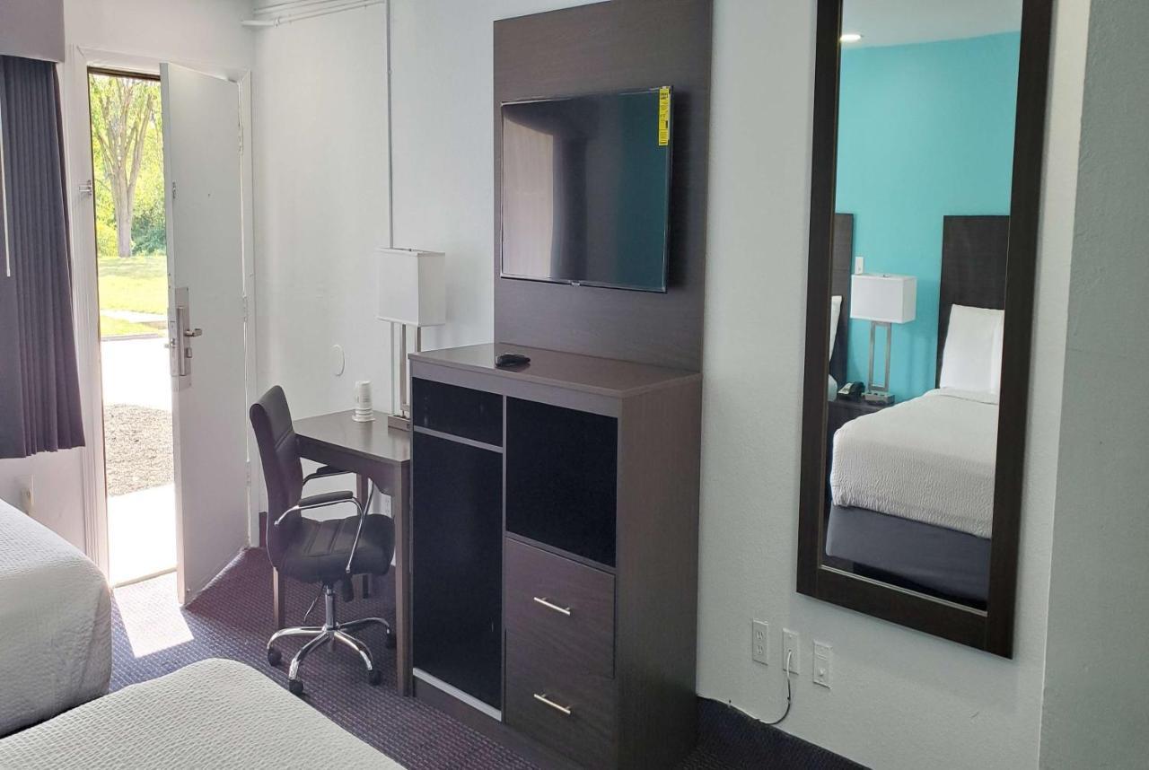 Travelodge By Wyndham Livonia Canton Novi Detroit Area מראה חיצוני תמונה