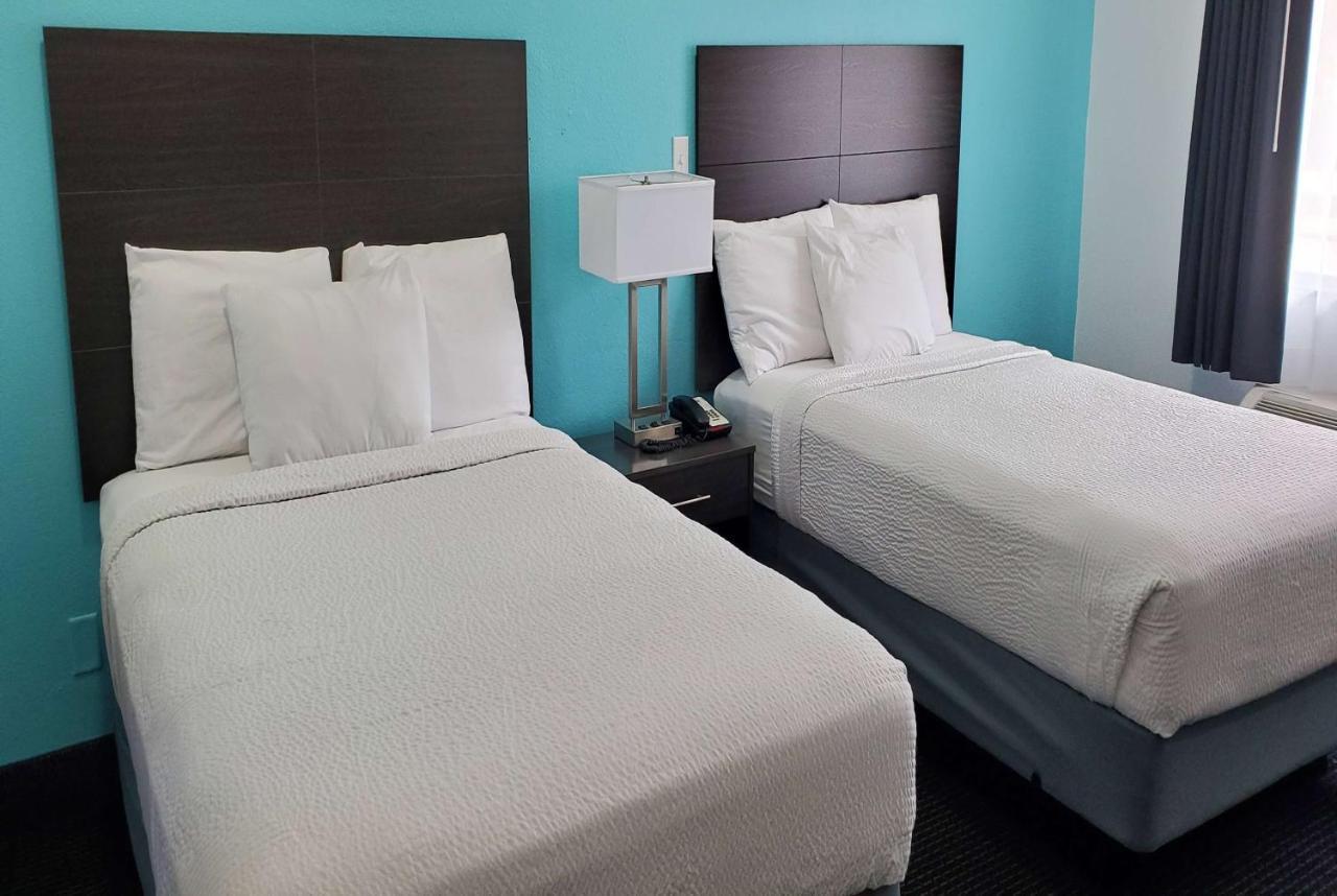Travelodge By Wyndham Livonia Canton Novi Detroit Area מראה חיצוני תמונה
